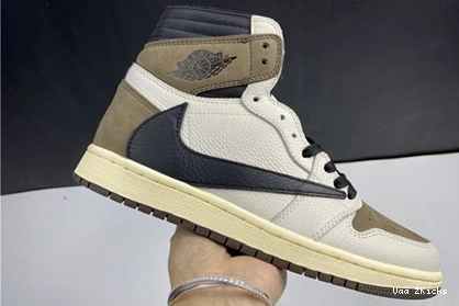 CD4487 Travis Scott x Air 1 220 Resilient Jordan 100 0718